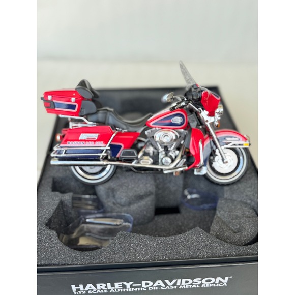 Harley-Davidson Other - Harley-Davidson Boston Red‎ Sox Motorcycle 1:12 Scale Diecast Replica MLB